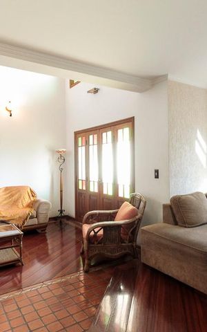 Casa à venda com 400m², 4 quartos e 4 vagas Casa à venda com 400m², 4 quartos e 4 vagasSala