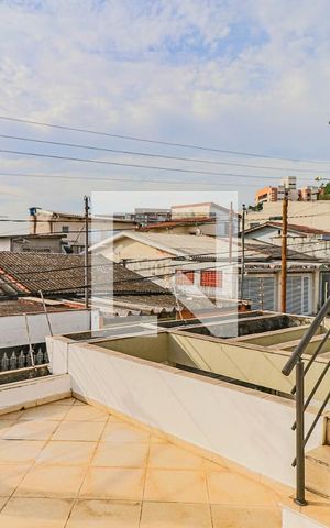 Casa à venda com 200m², 3 quartos e 3 vagas Casa à venda com 200m², 3 quartos e 3 vagasSuite - Varanda