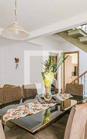 Casa à venda com 200m², 3 quartos e 3 vagas Casa à venda com 200m², 3 quartos e 3 vagasSala de jantar