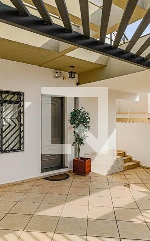 Casa à venda com 200m², 3 quartos e 3 vagas Casa à venda com 200m², 3 quartos e 3 vagasGaragem