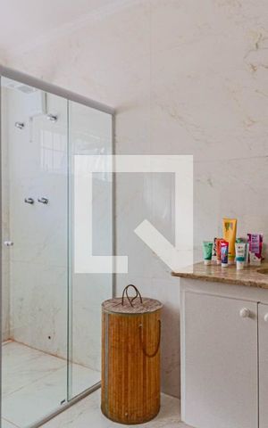 Casa à venda com 200m², 3 quartos e 3 vagas Casa à venda com 200m², 3 quartos e 3 vagasBanheiro social