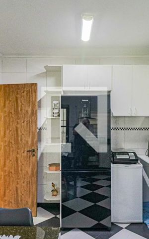 Casa à venda com 200m², 3 quartos e 3 vagas Casa à venda com 200m², 3 quartos e 3 vagasCozinha