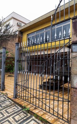 Casa para alugar com 150m², 2 quartos e 5 vagasFachada