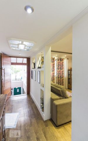 Casa à venda com 350m², 3 quartos e 2 vagasHall