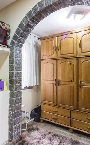 Casa à venda com 350m², 3 quartos e 2 vagasCloset Suite 2
