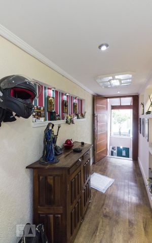 Casa à venda com 350m², 3 quartos e 2 vagasHall