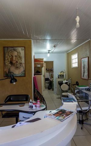 Casa à venda com 400m², 4 quartos e 4 vagas Casa à venda com 400m², 4 quartos e 4 vagasSala