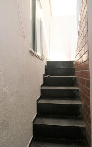 Casa de condomínio à venda com 240m², 2 quartos e 1 vagaEscadas para Terraço