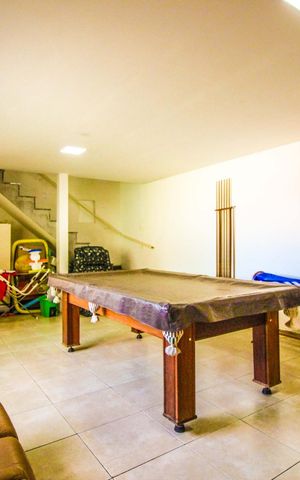 Casa à venda com 345m², 3 quartos e sem vaga Casa à venda com 345m², 3 quartos e sem vagaSala