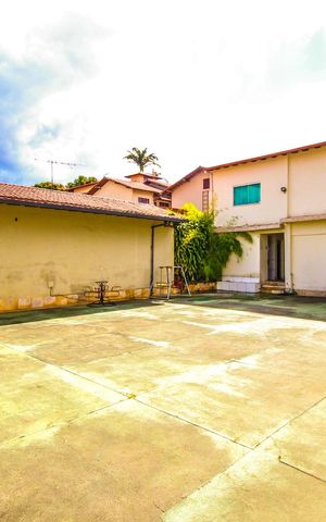 Casa à venda com 345m², 3 quartos e sem vaga Casa à venda com 345m², 3 quartos e sem vagaQuadra