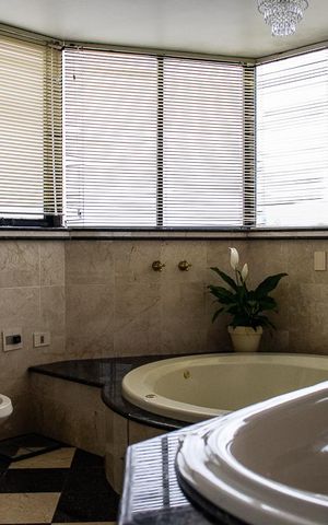 Apartamento à venda com 250m², 3 quartos e 4 vagas Apartamento à venda com 250m², 3 quartos e 4 vagasBANHEIRO QUARTO 1