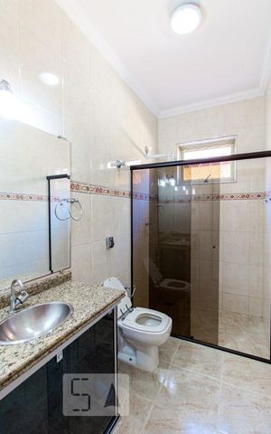 Casa à venda com 360m², 4 quartos e 5 vagas Casa à venda com 360m², 4 quartos e 5 vagasBanheiro Social