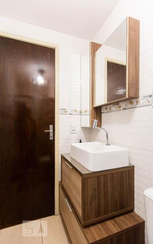 Apartamento à venda com 65m², 2 quartos e sem vaga Apartamento à venda com 65m², 2 quartos e sem vagaBanheiro