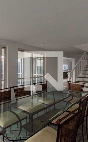 Casa à venda com 560m², 5 quartos e 4 vagas Casa à venda com 560m², 5 quartos e 4 vagasSala de Jantar