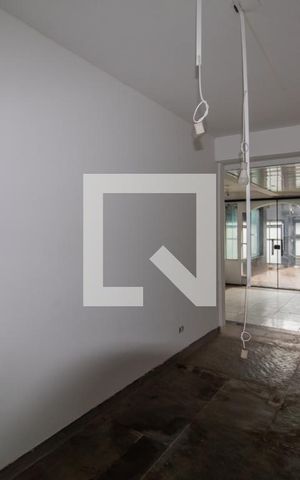 Casa à venda com 560m², 5 quartos e 4 vagas Casa à venda com 560m², 5 quartos e 4 vagasEntrada