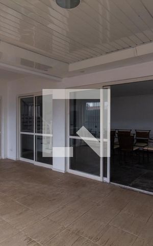 Casa à venda com 560m², 5 quartos e 4 vagas Casa à venda com 560m², 5 quartos e 4 vagasSala 2