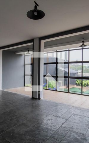 Casa à venda com 560m², 5 quartos e 4 vagas Casa à venda com 560m², 5 quartos e 4 vagasSala