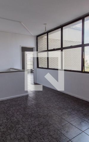 Casa à venda com 560m², 5 quartos e 4 vagas Casa à venda com 560m², 5 quartos e 4 vagasSegundo Andar