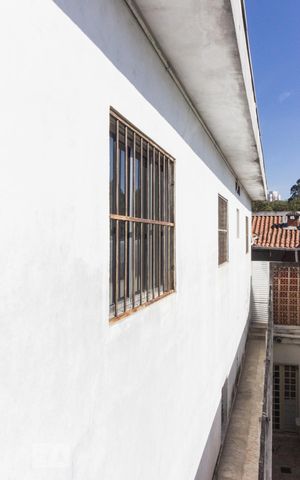 Casa para alugar com 200m², 2 quartos e 2 vagasCorredor Lateral