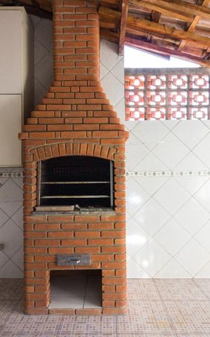 Casa para alugar com 200m², 2 quartos e 2 vagasChurrasqueira