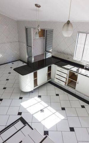 Casa para alugar com 200m², 2 quartos e 2 vagasCozinha