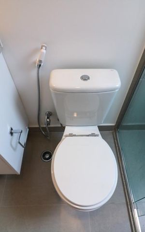 Casa de condomínio à venda com 103m², 2 quartos e 1 vaga Casa de condomínio à venda com 103m², 2 quartos e 1 vagaBanheiro da suíte 1