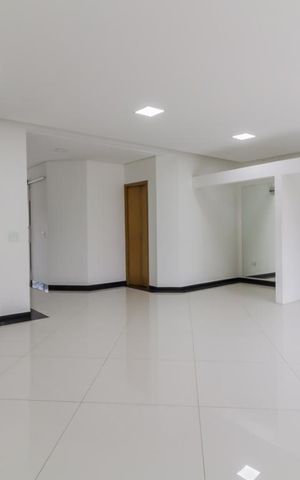 Casa à venda com 400m², 4 quartos e 5 vagas Casa à venda com 400m², 4 quartos e 5 vagasSala
