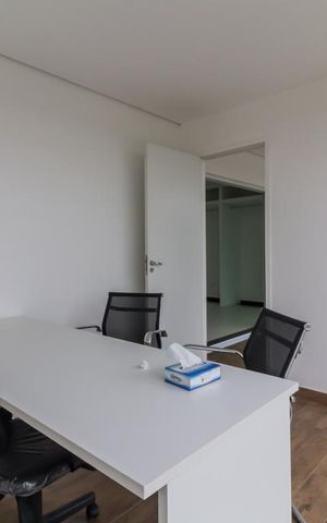 Casa à venda com 400m², 4 quartos e 5 vagas Casa à venda com 400m², 4 quartos e 5 vagasEscritório