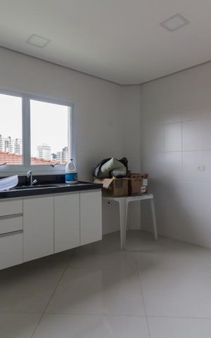 Casa à venda com 400m², 4 quartos e 5 vagas Casa à venda com 400m², 4 quartos e 5 vagasCozinha