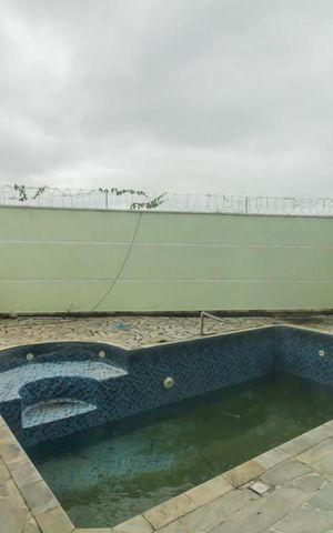 Casa à venda com 400m², 4 quartos e 5 vagas Casa à venda com 400m², 4 quartos e 5 vagasPiscina'