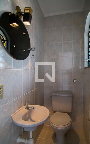 Casa à venda com 260m², 3 quartos e 5 vagasBanheiro da Edícula