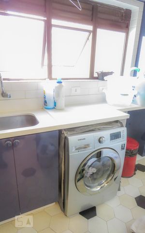 Apartamento para alugar com 130m², 3 quartos e 2 vagas Apartamento para alugar com 130m², 3 quartos e 2 vagasÁrea de serviço