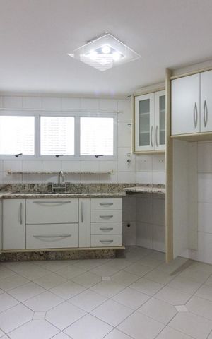 Apartamento à venda com 150m², 2 quartos e 3 vagasCozinha