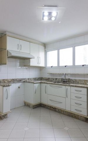 Apartamento à venda com 150m², 2 quartos e 3 vagasCozinha