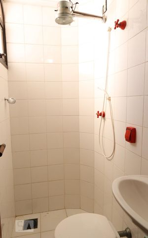 Apartamento à venda com 220m², 3 quartos e 3 vagasBanheiro de Serviço