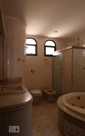 Apartamento à venda com 220m², 3 quartos e 3 vagasBanheiro da Suíte
