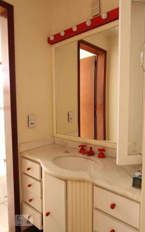Apartamento à venda com 220m², 3 quartos e 3 vagasBanheiro
