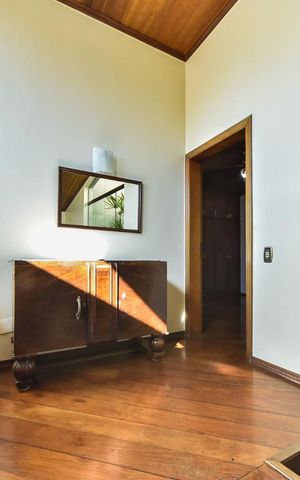 Casa à venda com 460m², 5 quartos e 5 vagas Casa à venda com 460m², 5 quartos e 5 vagasSuíte 5