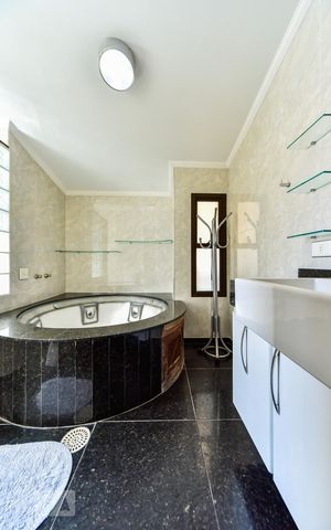 Casa à venda com 460m², 5 quartos e 5 vagas Casa à venda com 460m², 5 quartos e 5 vagasBanheiro da Suíte 5