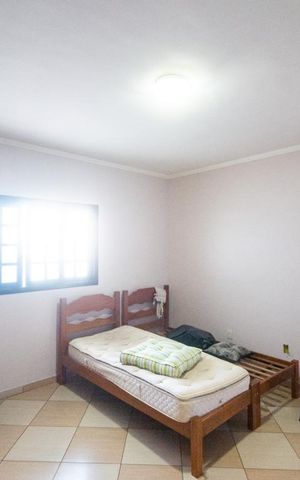 Casa à venda com 550m², 3 quartos e 8 vagas Casa à venda com 550m², 3 quartos e 8 vagasQuarto externo
