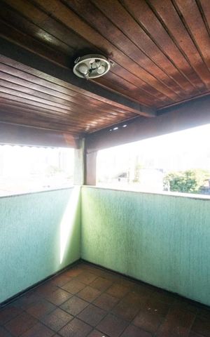 Casa à venda com 550m², 3 quartos e 8 vagas Casa à venda com 550m², 3 quartos e 8 vagasSótão