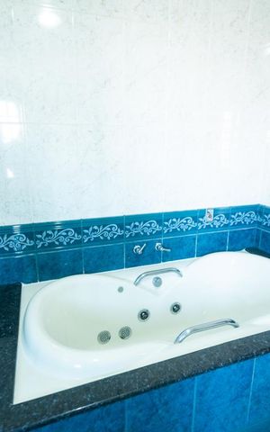 Casa à venda com 550m², 3 quartos e 8 vagas Casa à venda com 550m², 3 quartos e 8 vagasSuíte
