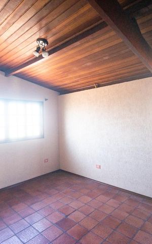Casa à venda com 550m², 3 quartos e 8 vagas Casa à venda com 550m², 3 quartos e 8 vagasSótão