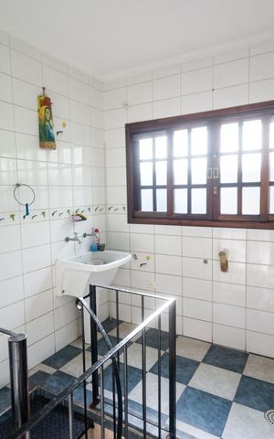 Casa à venda com 550m², 3 quartos e 8 vagas Casa à venda com 550m², 3 quartos e 8 vagasÁrea de Serviço