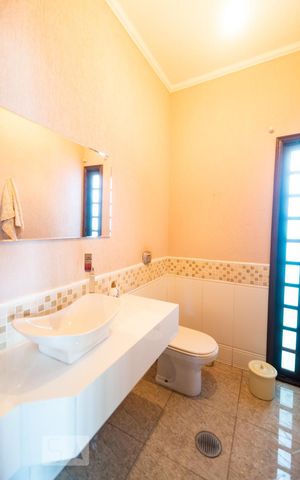 Casa à venda com 550m², 3 quartos e 8 vagas Casa à venda com 550m², 3 quartos e 8 vagasLavabo