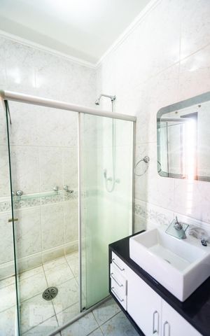 Casa à venda com 550m², 3 quartos e 8 vagas Casa à venda com 550m², 3 quartos e 8 vagasBanheiro