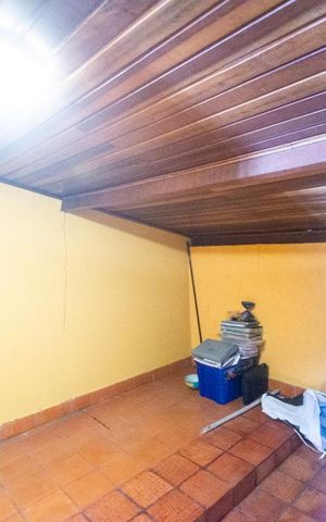 Casa à venda com 550m², 3 quartos e 8 vagas Casa à venda com 550m², 3 quartos e 8 vagasSótão