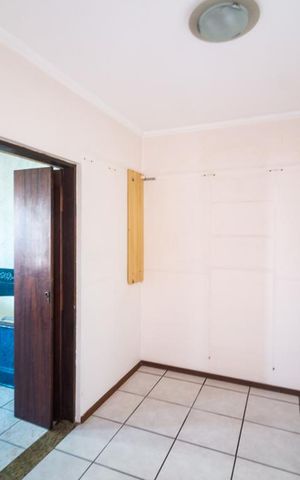 Casa à venda com 550m², 3 quartos e 8 vagas Casa à venda com 550m², 3 quartos e 8 vagasSuíte