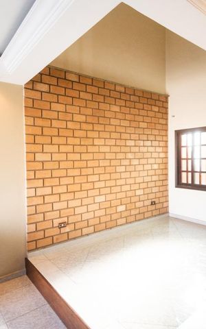 Casa à venda com 550m², 3 quartos e 8 vagas Casa à venda com 550m², 3 quartos e 8 vagasSala