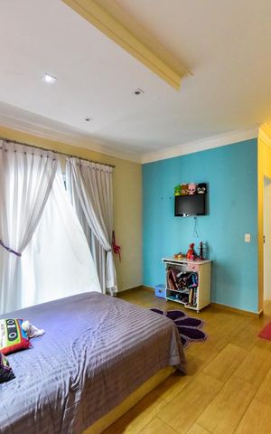 Casa à venda com 240m², 3 quartos e 5 vagasSuíte 2